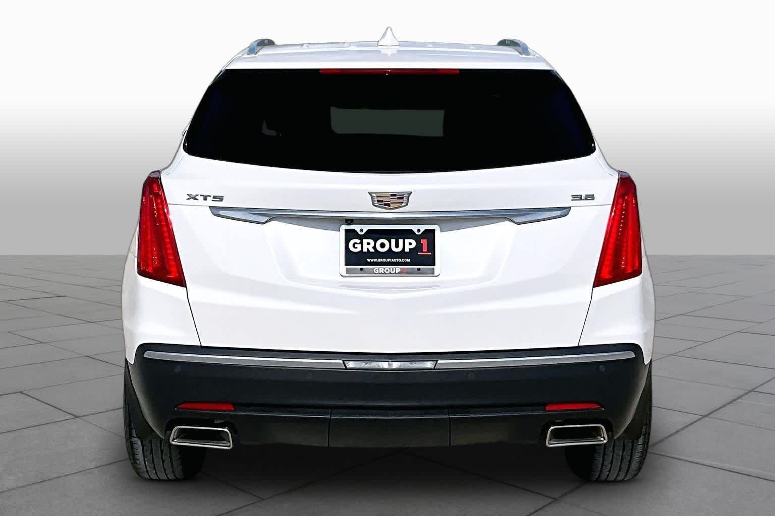 Used 2017 Crystal White Tricoat Cadillac Luxury FWD image 5