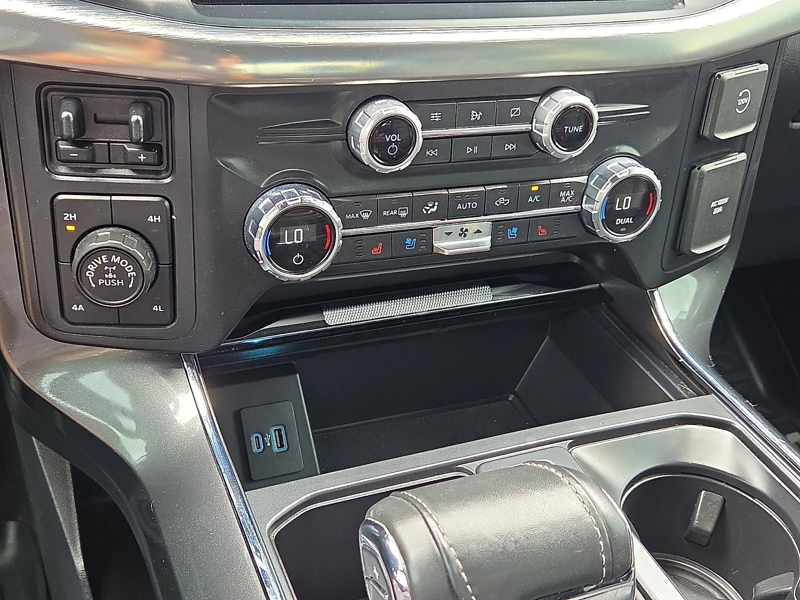 Used 2021 Carbonized Gray Metallic Ford LARIAT image 19