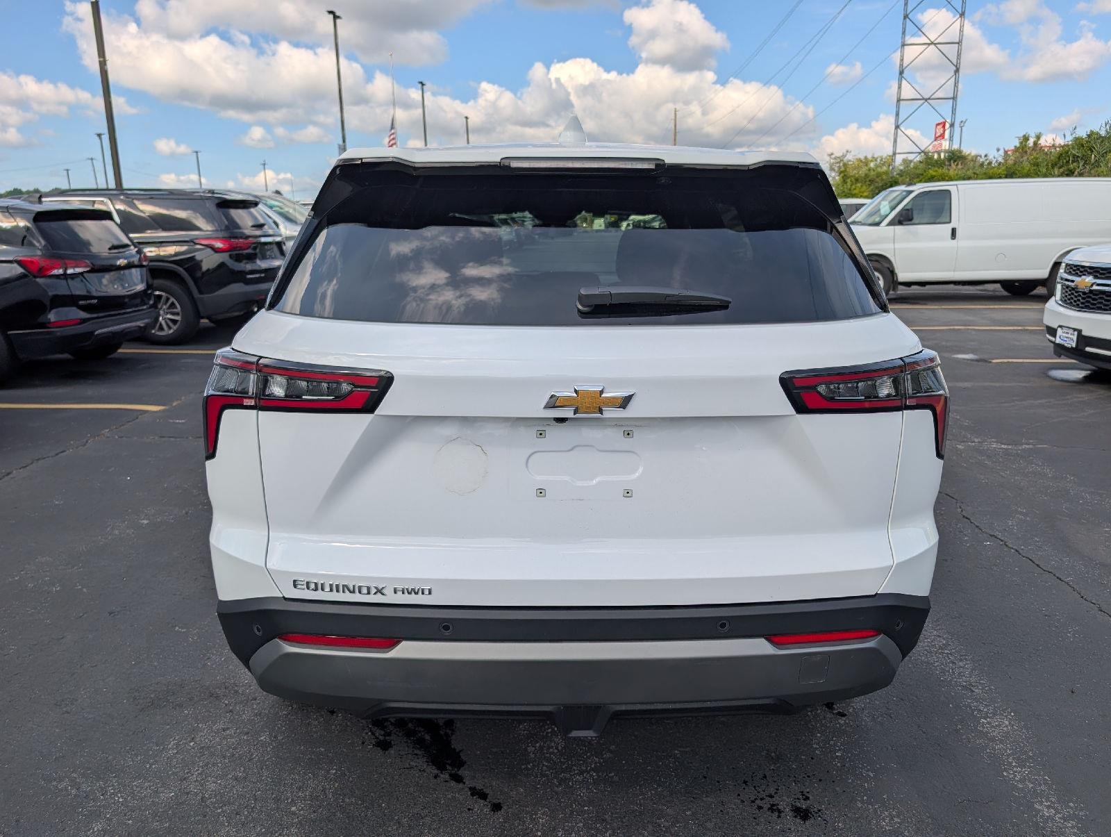 Used 2025 Summit White Chevrolet AWD LT image 7