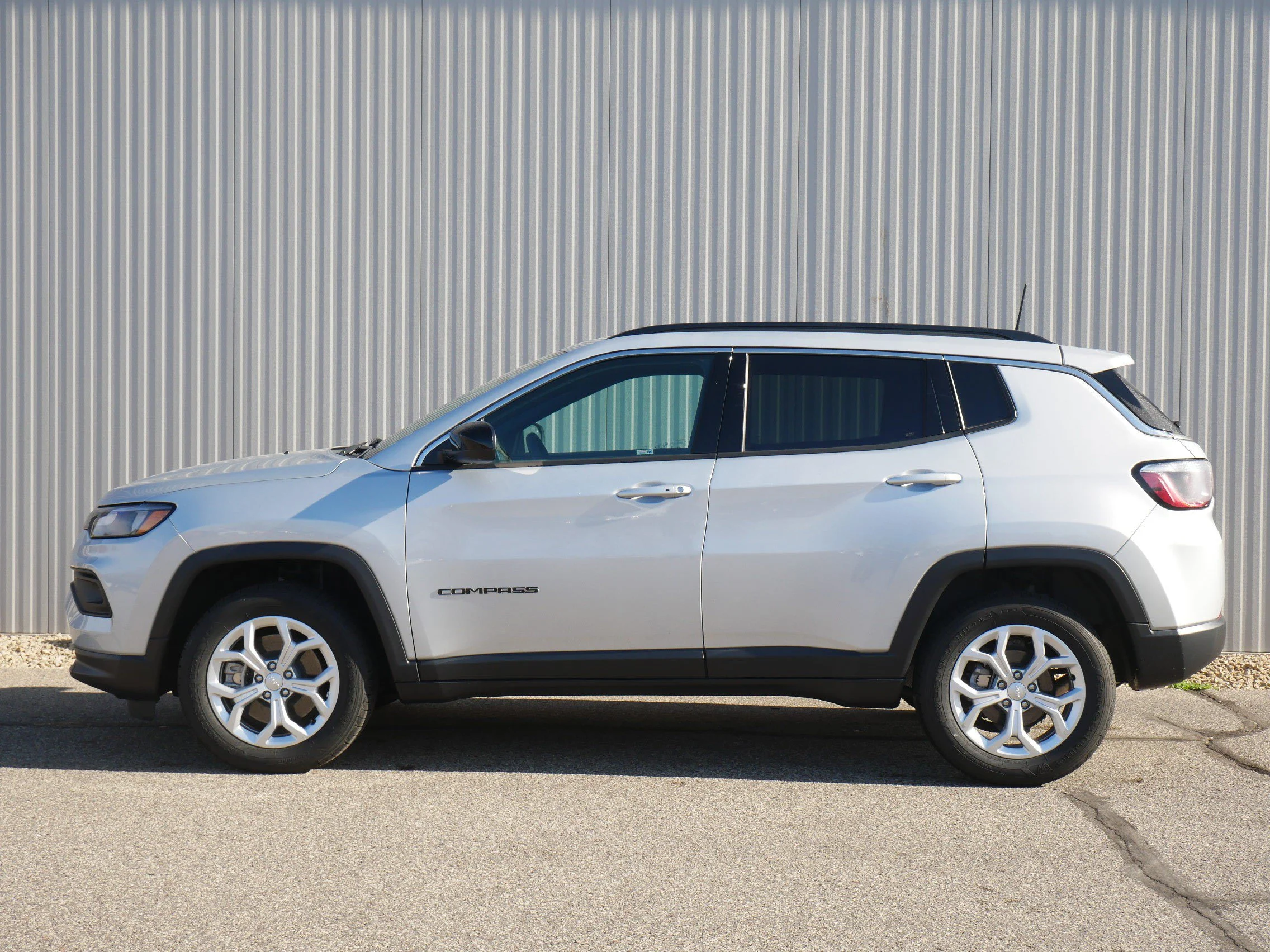 Used 2024 Jeep Compass Latitude with VIN 3C4NJDBN9RT116459 for sale in Hastings, Minnesota