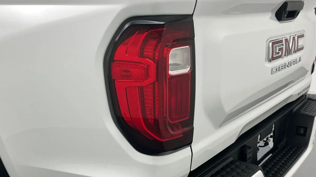 Used 2024 White GMC Denali image 23