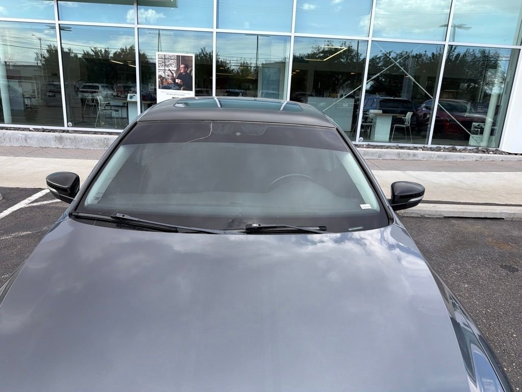 Used 2017  Volkswagen 1.8T SEL image 1