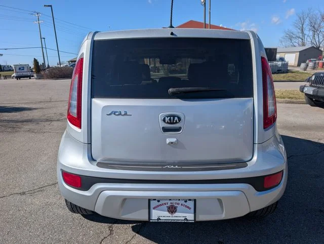 Used 2013 Silver Kia Exclaim image 5