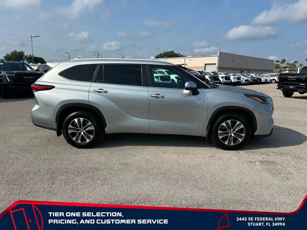 Used 2023 Silver Toyota XLE image 4