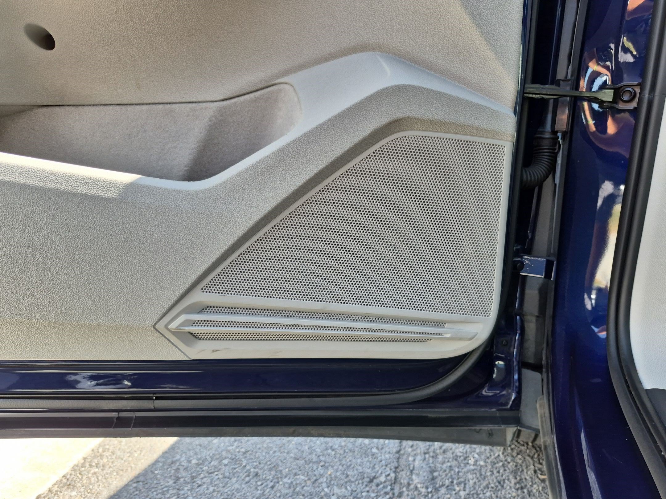 Used 2023 Atlantic Blue Metallic Volkswagen SE image 14