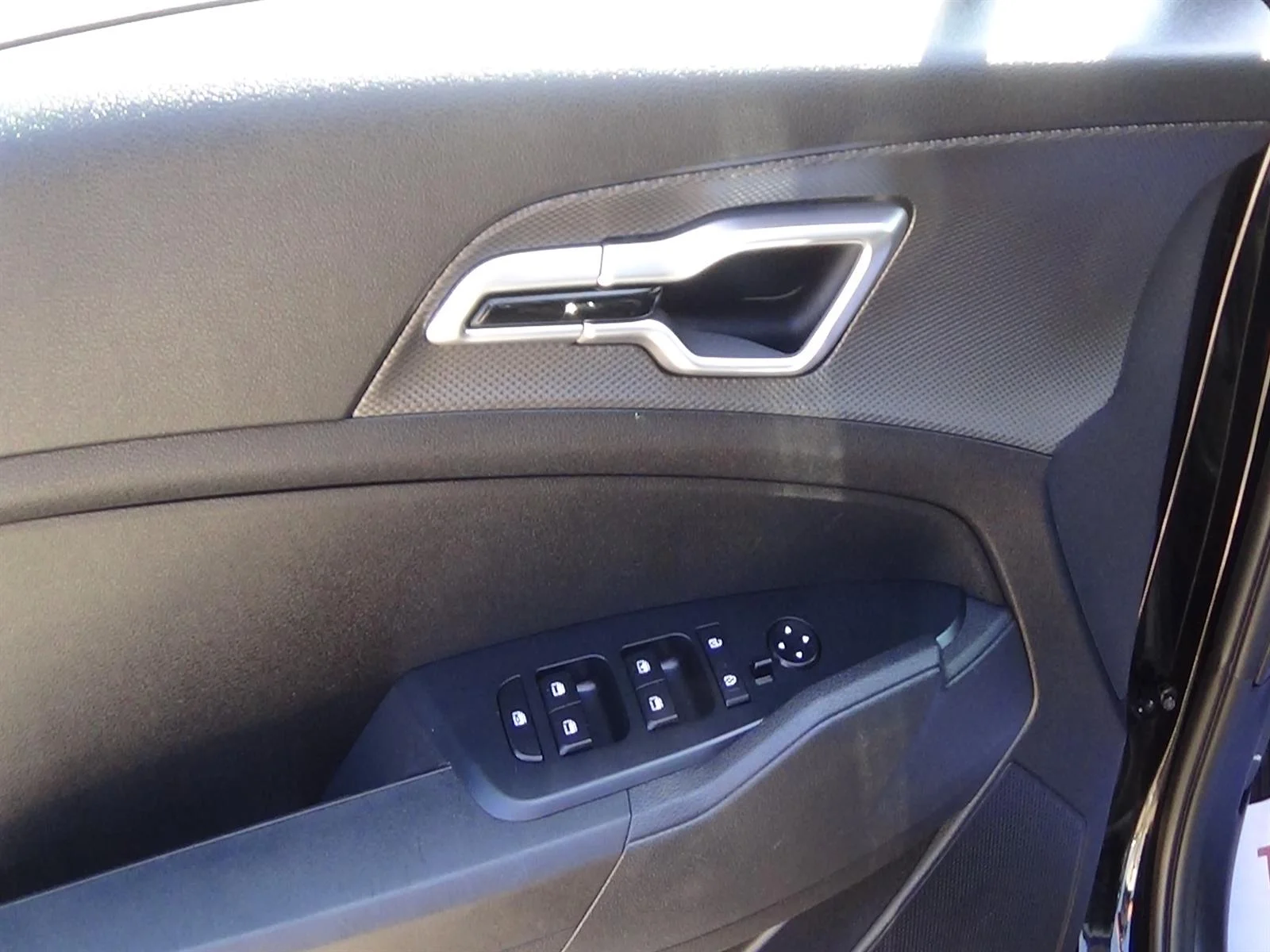 Used 2025 Ebony Black (eb) Kia LX image 15