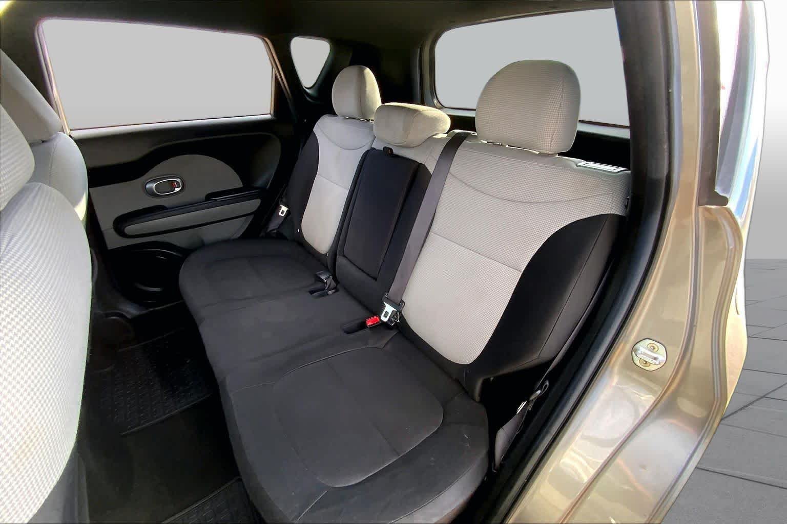 Used 2014 Titanium Gray Kia Base image 21