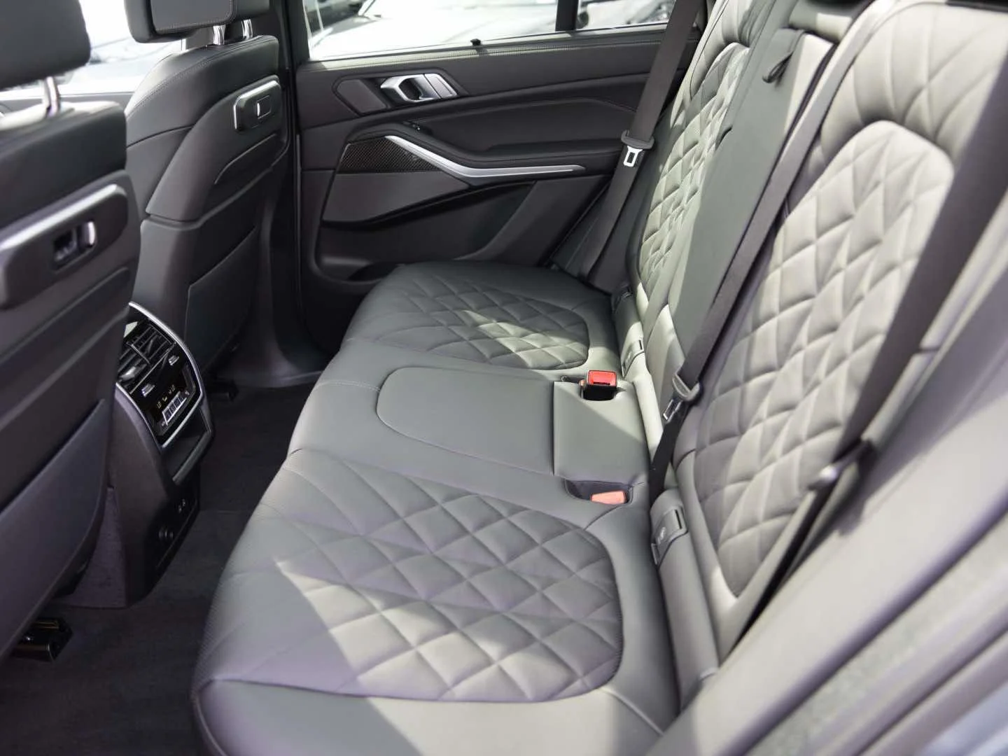 New 2026 Frozen Pure Grey Metallic BMW M60i image 11