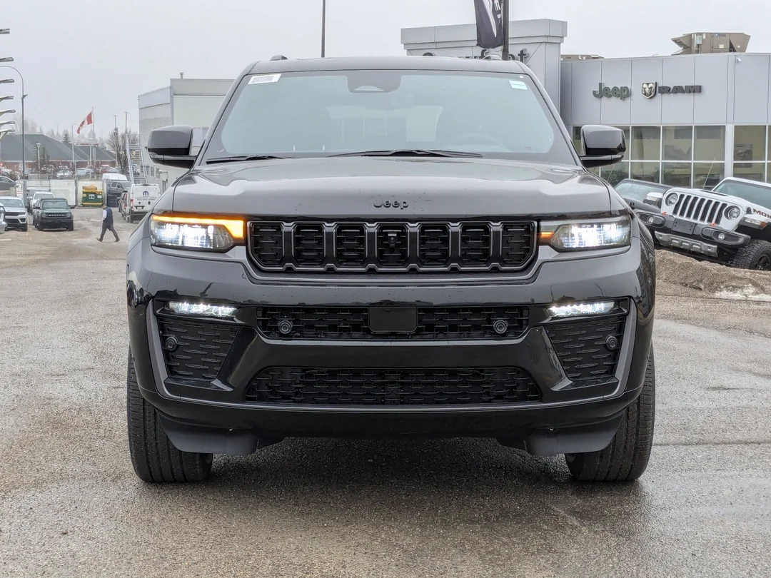 New 2026 Black Jeep Limited Reserve - - 4x4 - Pano Sunroof - Nappa Lthr - Vent Seats - Tow Pkg - Remote Start & More! image 3