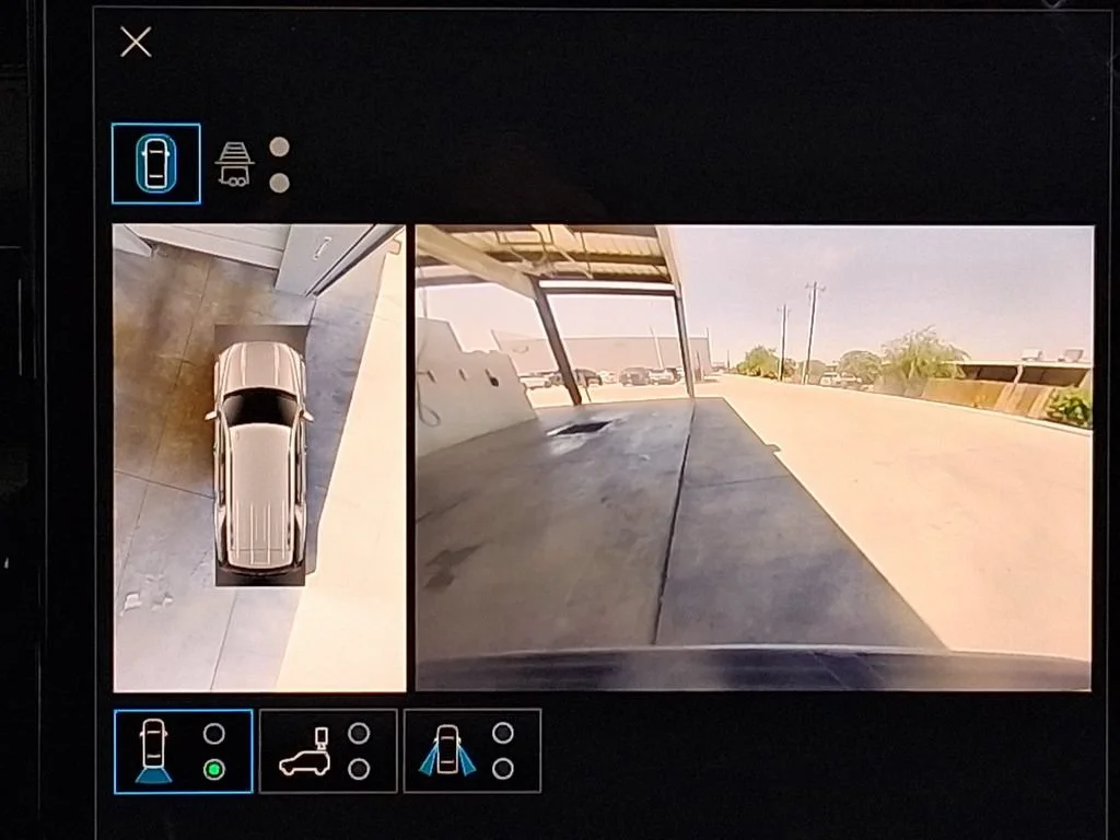 Used 2025 Sterling Metallic GMC AT4 image 15
