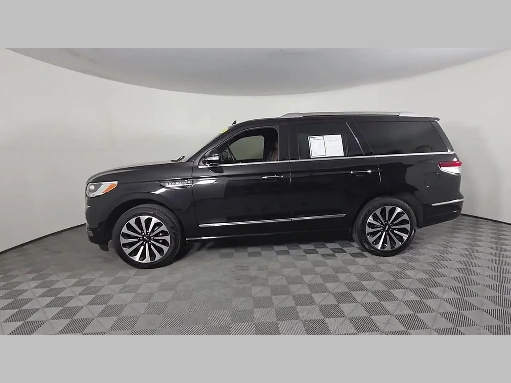 Used 2024 Black Metallic Lincoln Reserve image 47