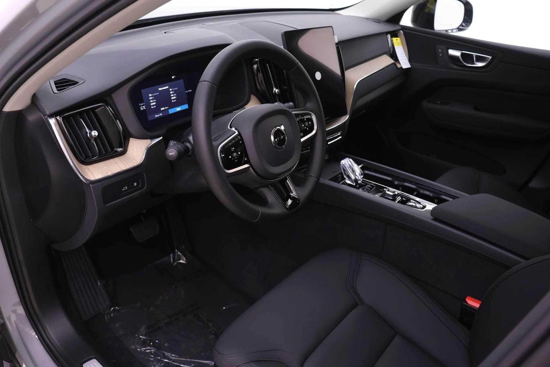 New 2026 Gray Volvo T8 Plus image 6