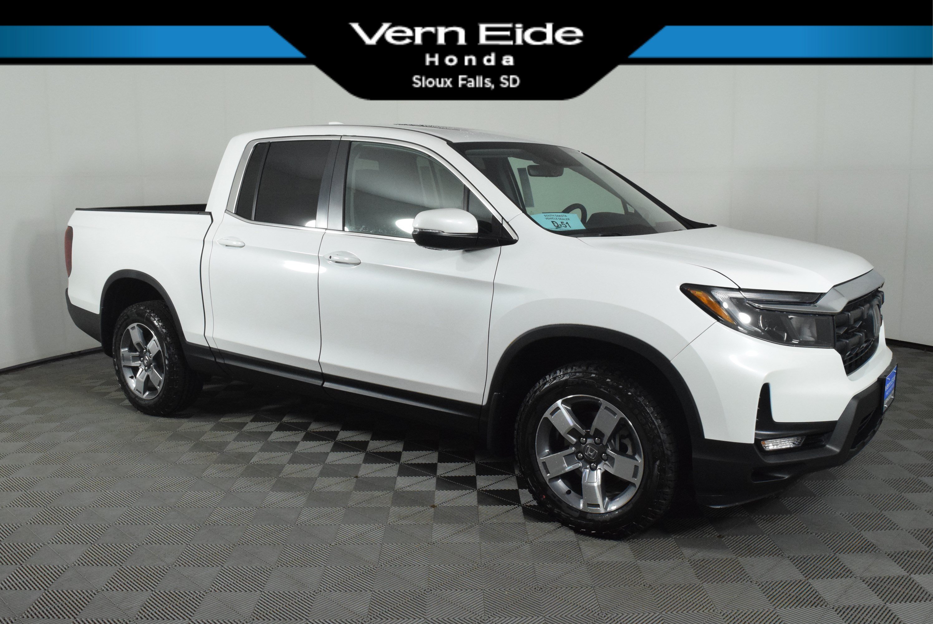 New 2026 Platinum White Pearl Honda RTL image 1