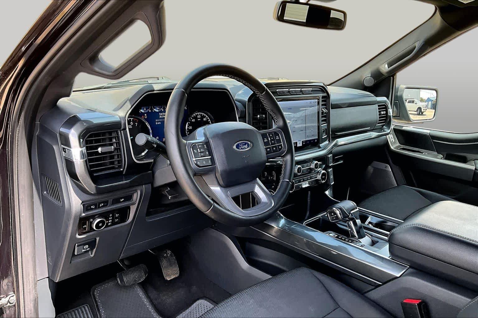 Used 2023 Agate Black Metallic Ford XLT image 18