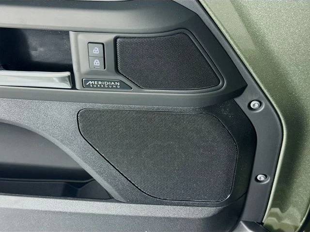 Certified Used 2025 Green Land Rover X-Dynamic SE image 18