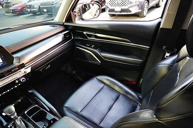 Used 2024 Black Kia LX image 21