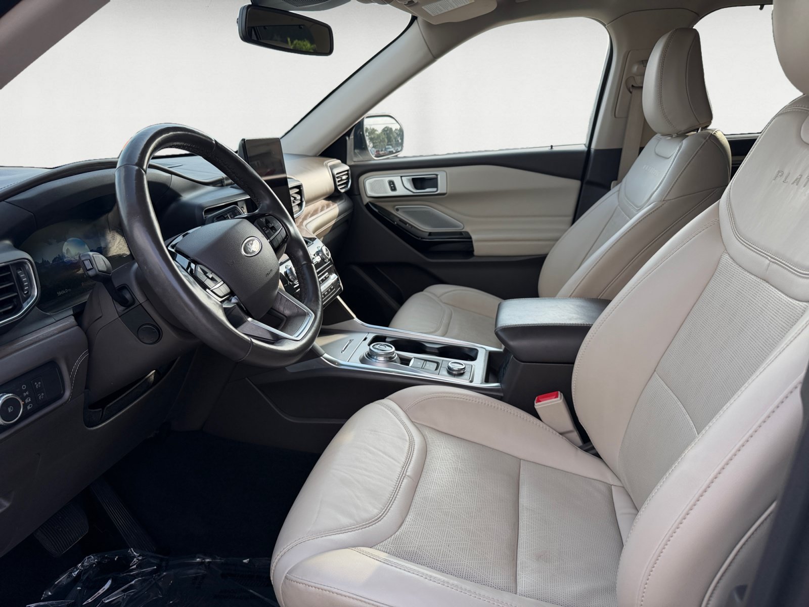 Used 2022 Star White Metallic Tri-Coat Ford Platinum image 10