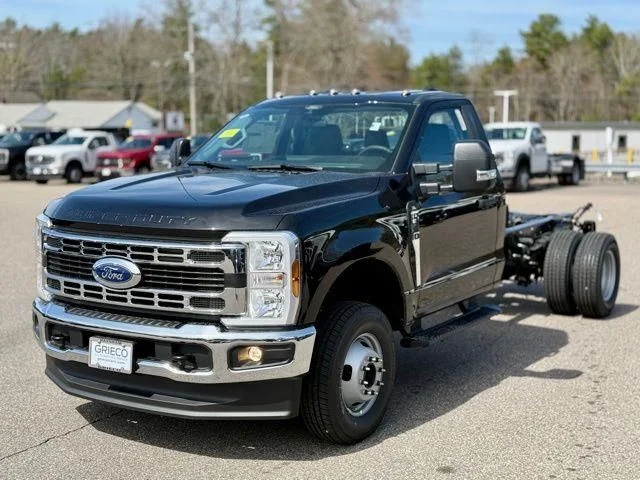 2025 Ford F-350 Super Duty Chassis Cab XL - Photo 9