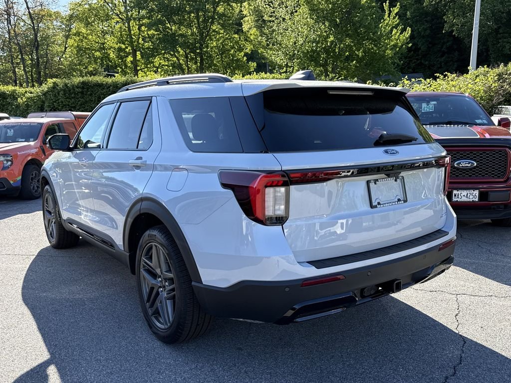New 2026 Space White Metallic Ford ST-Line image 5