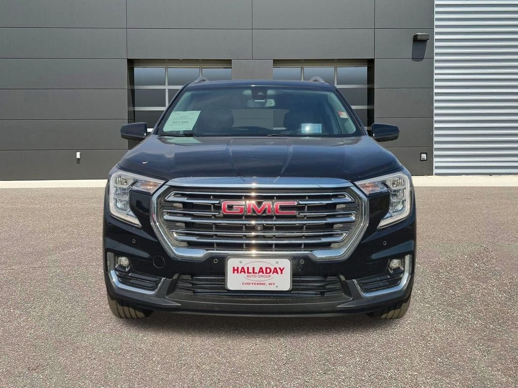 Certified Used 2022 Ebony Twilight Metallic GMC SLT image 2
