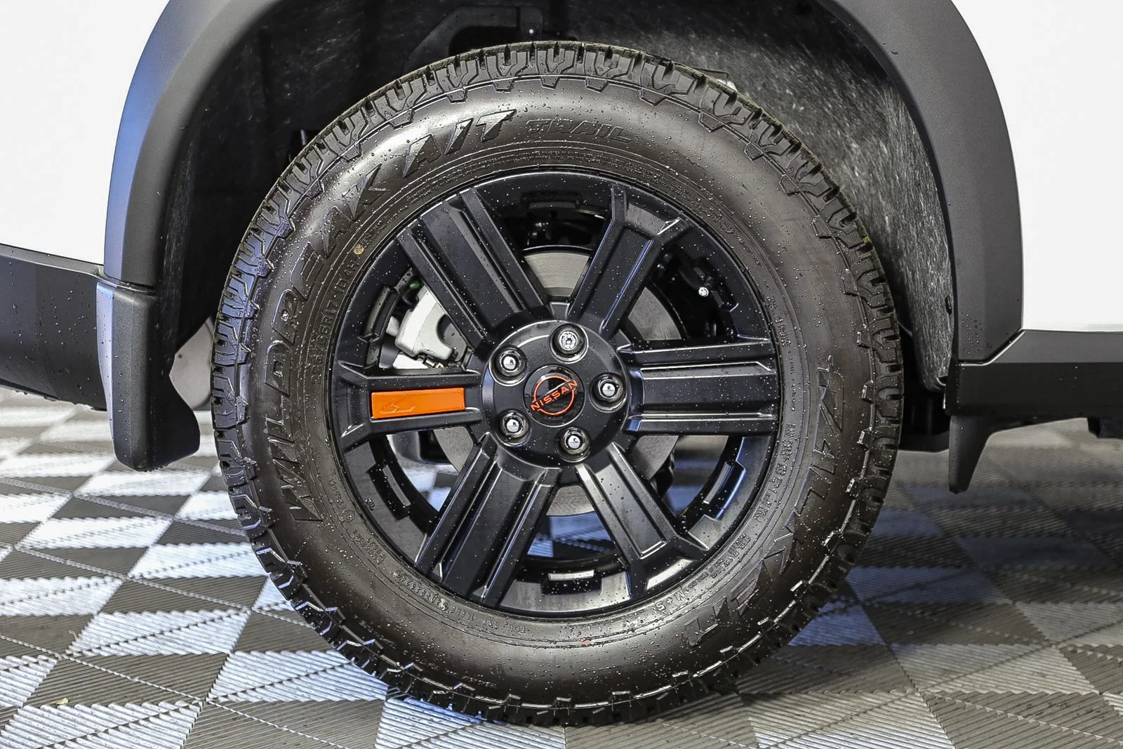New 2025 Everest White TriCoat Nissan Rock Creek® image 11