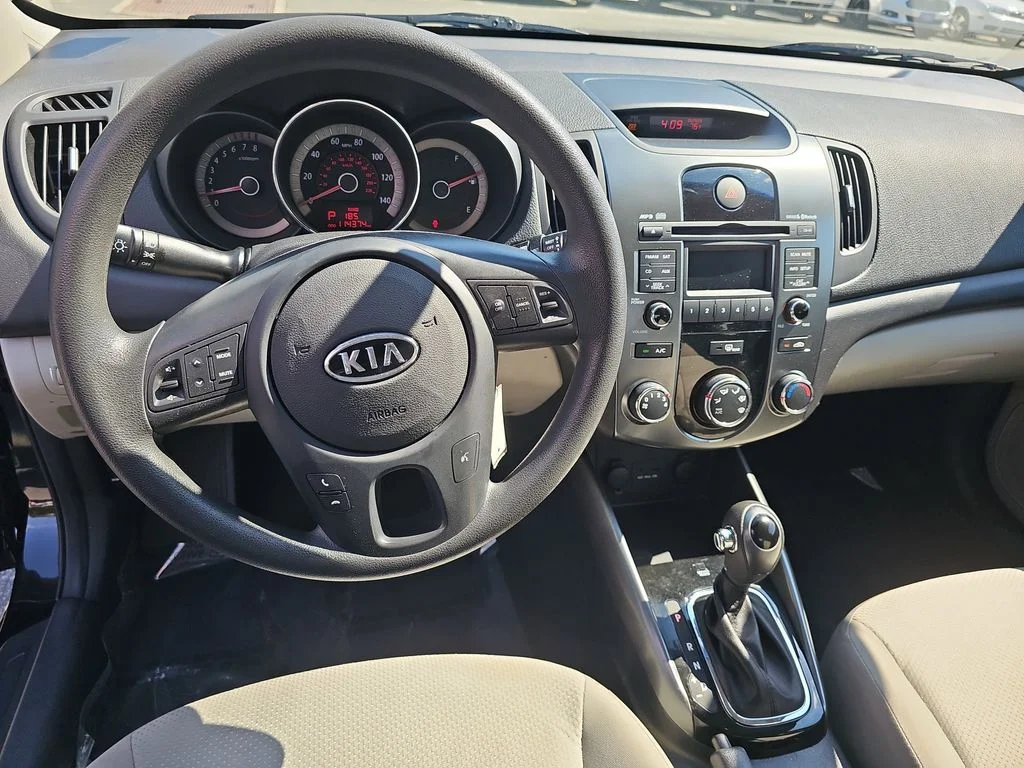 Used 2013 Black Kia EX image 15