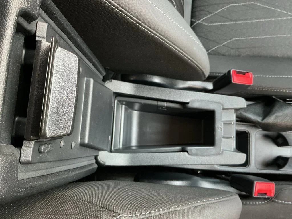 Used 2020 Red Ford SE image 28