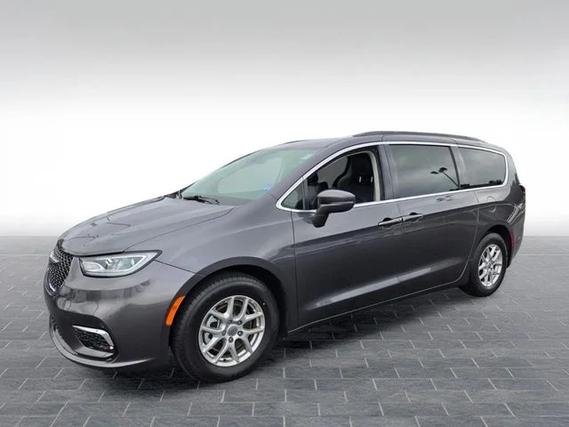Used 2022 Gray Chrysler Touring L image 3