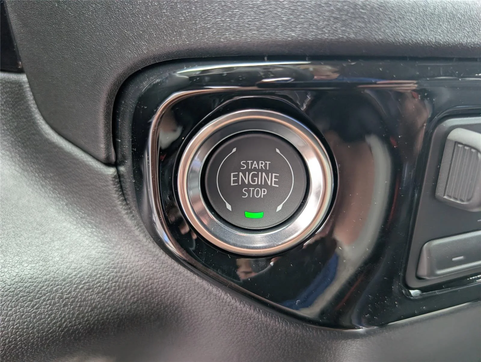 New 2026 Summit White GMC Elevation image 17