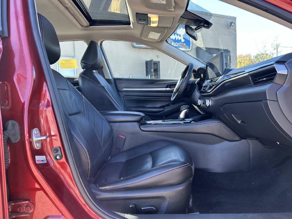 Used 2023 Red Nissan 2.5 SR image 17
