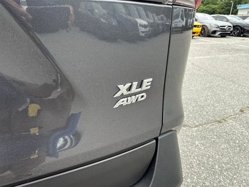 Used 2019 Gray Toyota XLE image 31
