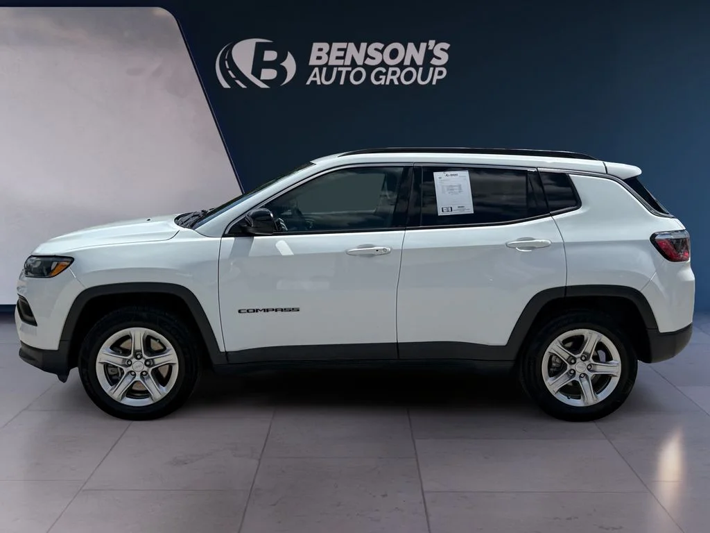 Used 2024 White Jeep Latitude image 2