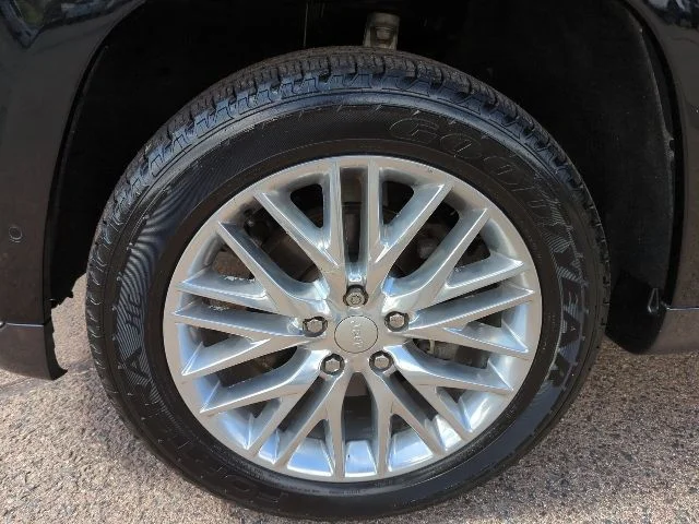 Used 2018 Black Jeep Summit image 28