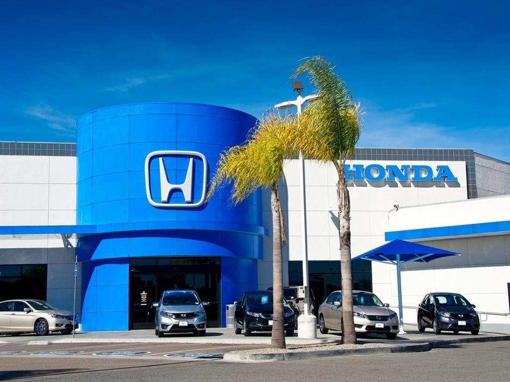 Certified Used 2024 Meteorite Gray Metallic Honda LX image 40