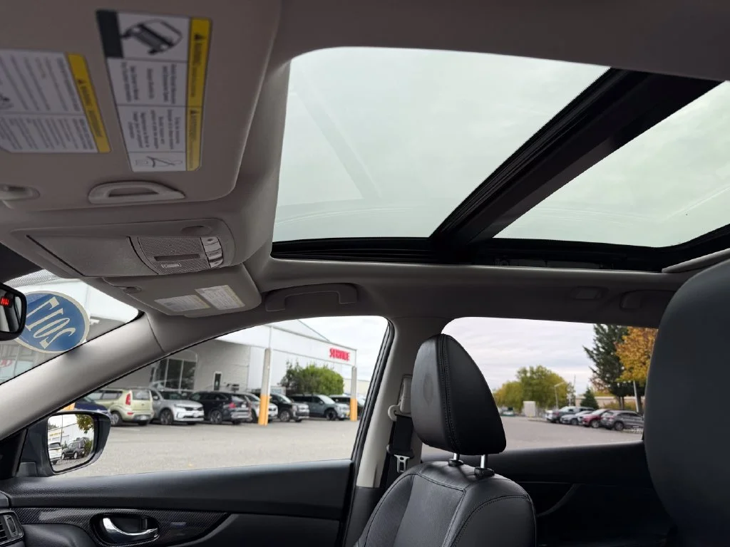 Used 2017 Gun Metallic Nissan SL image 18
