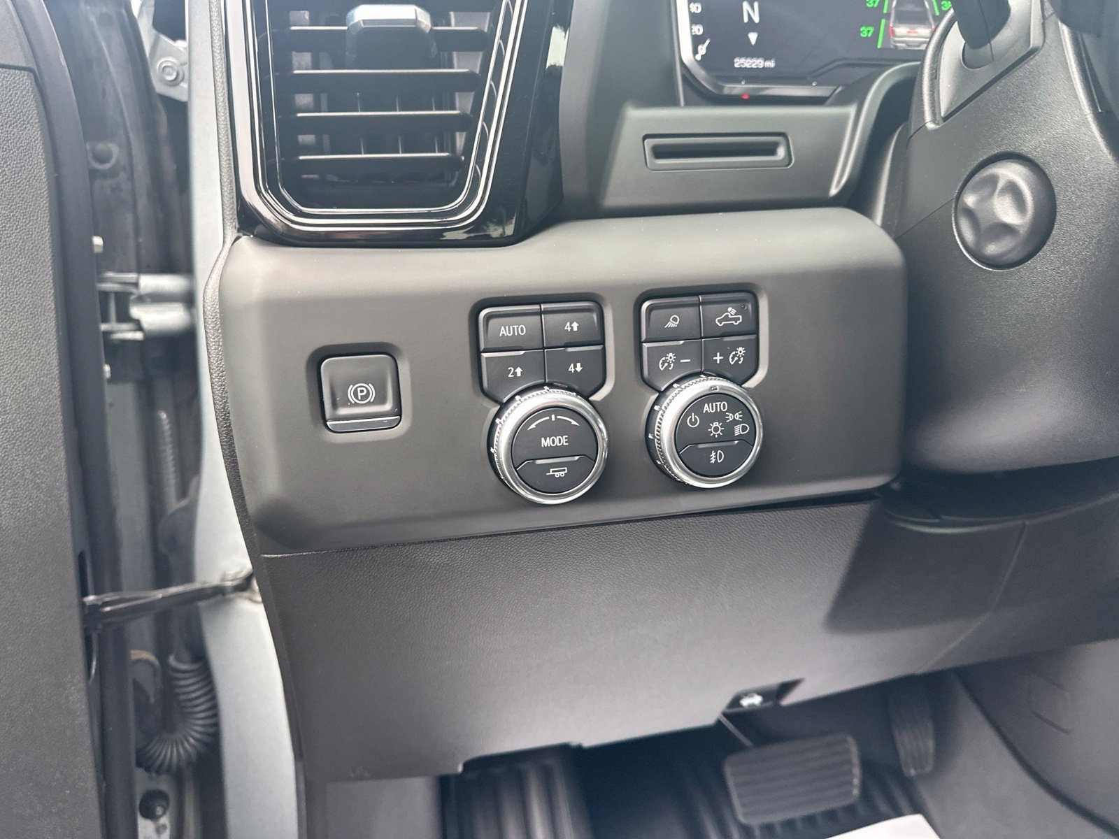 Used 2025 Gray GMC AT4 image 16