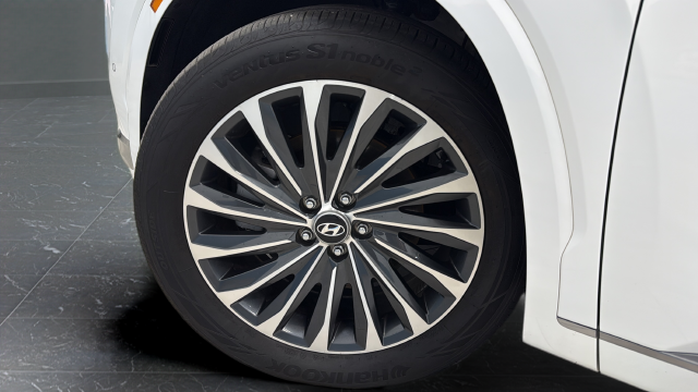 Used 2025 Hyper White Hyundai Calligraphy image 41