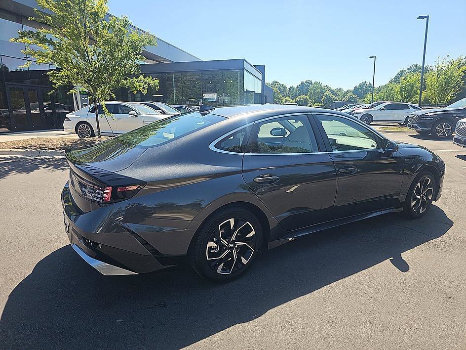 Used 2024 Portofino Gray Hyundai SEL image 5
