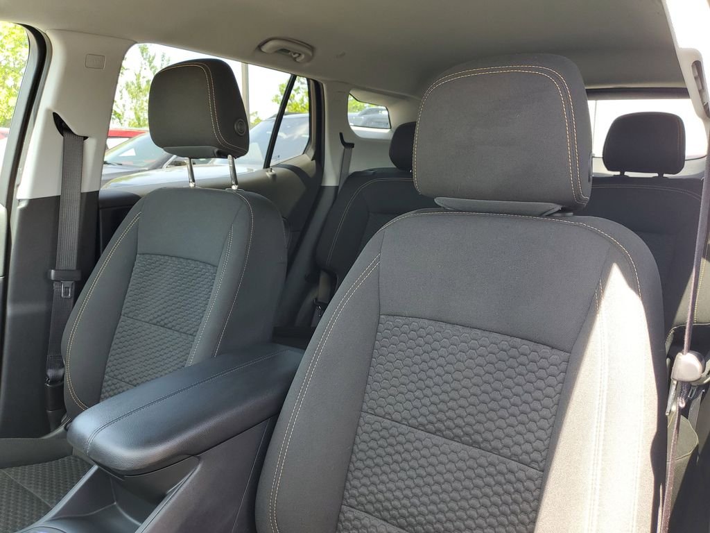 Used 2021 White GMC SLE image 12