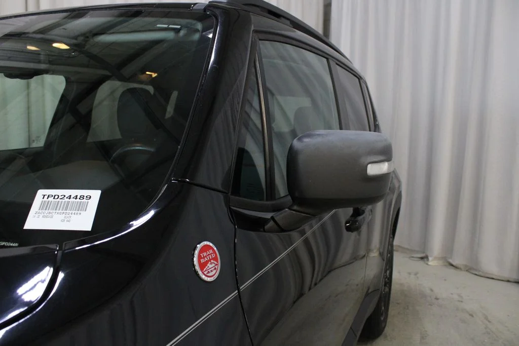 Used 2016 Black Jeep Trailhawk image 33