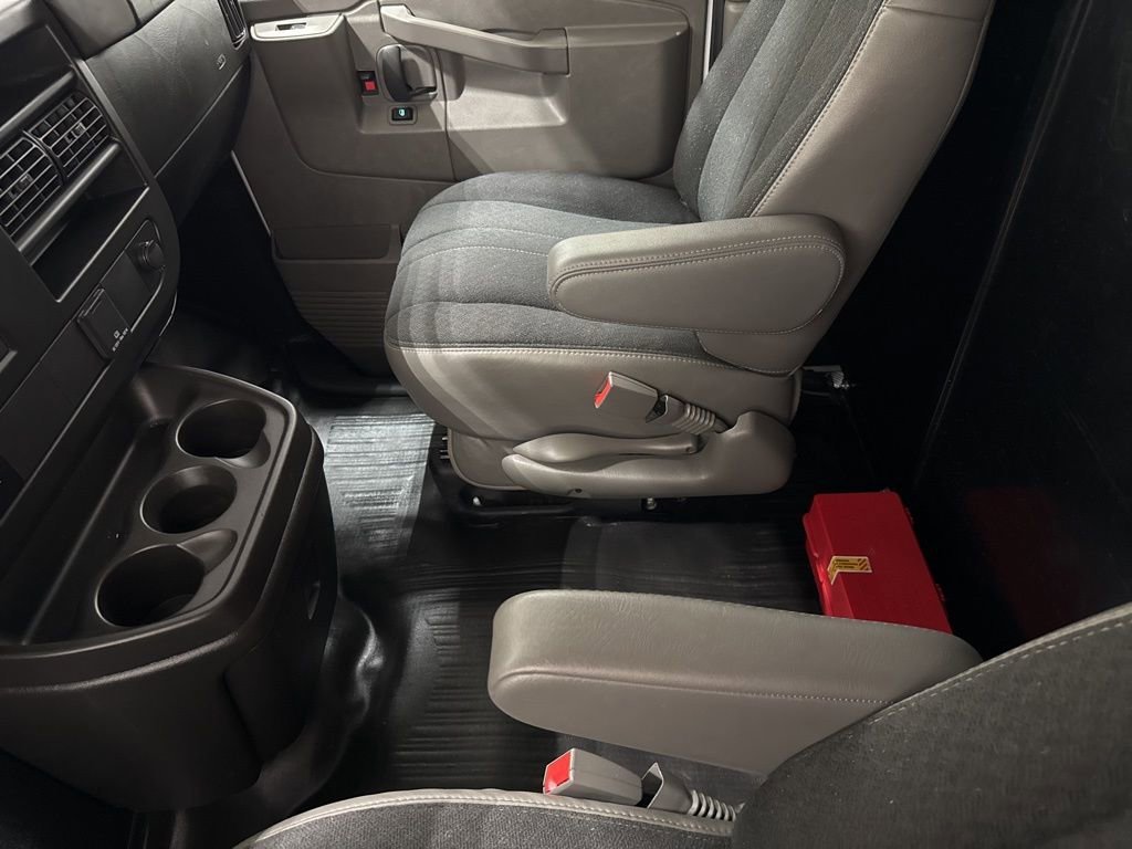 2024 GMC Savana Cargo Work Van - Photo 26