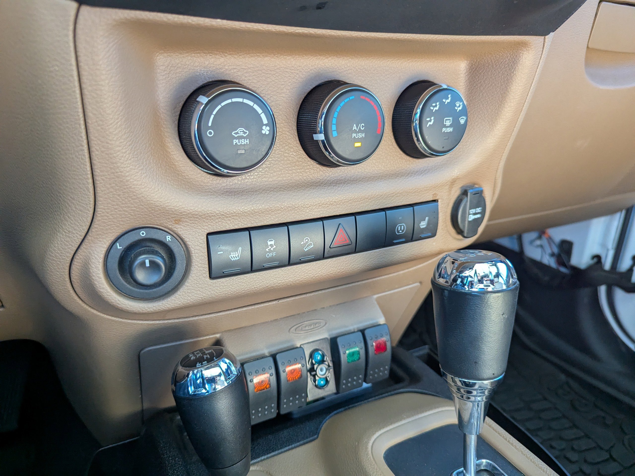 Used 2016 White Jeep Rubicon image 23