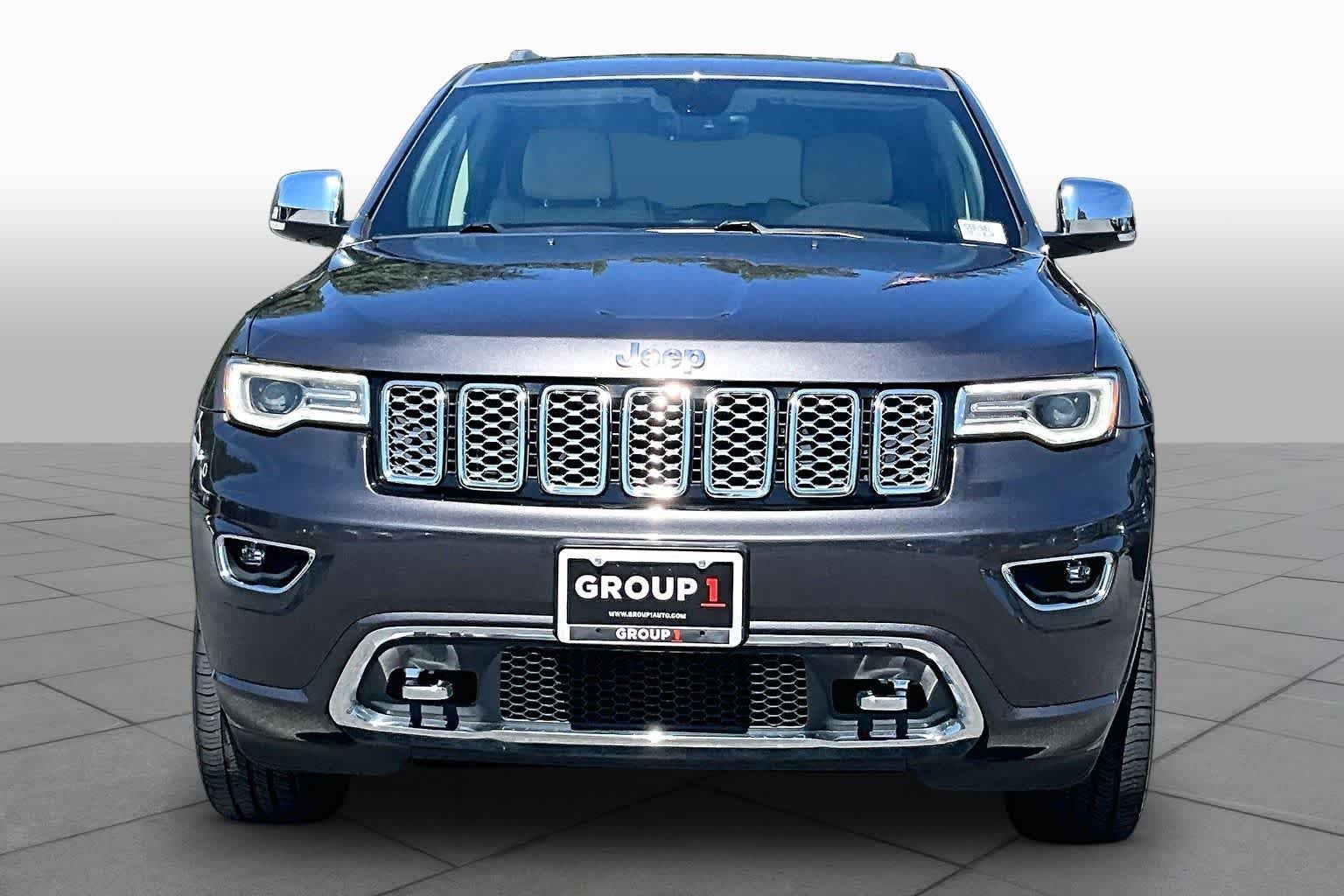 Used 2017 Granite Crystal Metallic Clearcoat Jeep Overland image 4