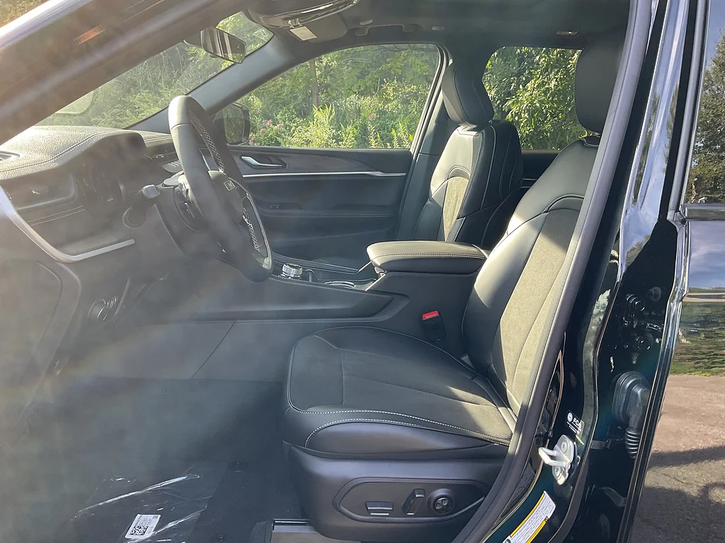 New 2027 High Gloss Black Jeep Laredo Altitude image 8
