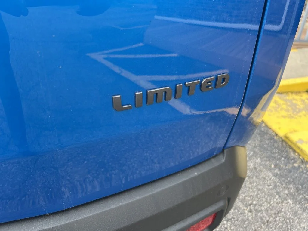 New 2026 Hydro Blue Pearl-Coat Exterior Paint Jeep Limited image 5
