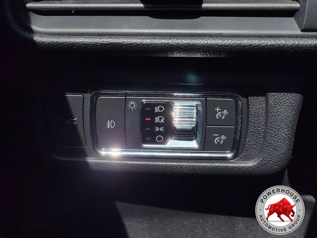 Used 2021 Gray Lincoln Reserve image 30