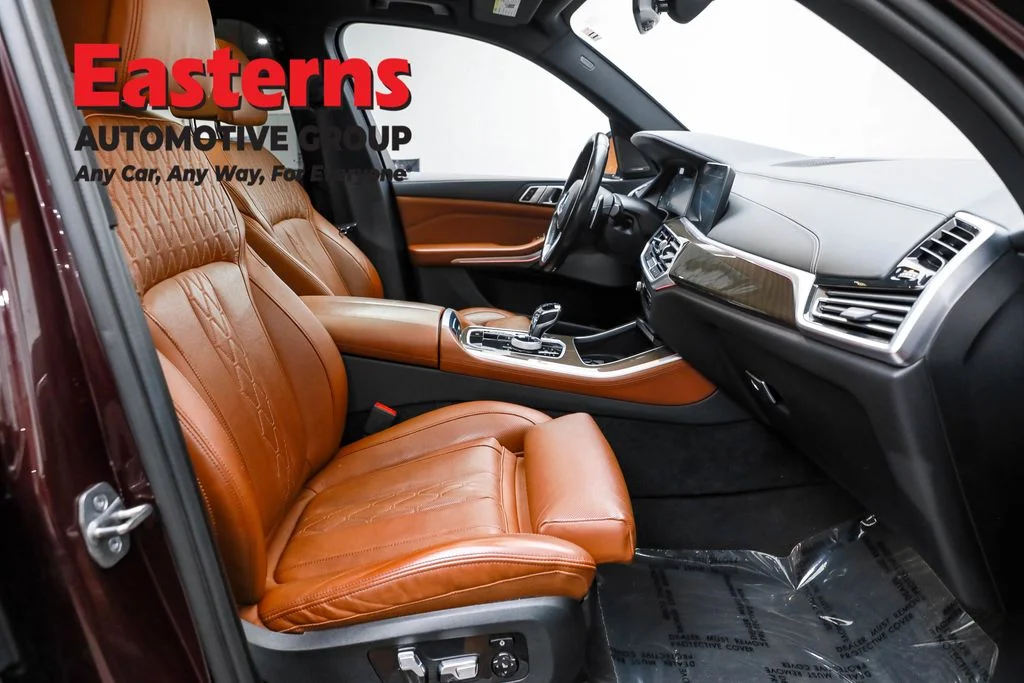 Used 2022 Red BMW M50i image 25