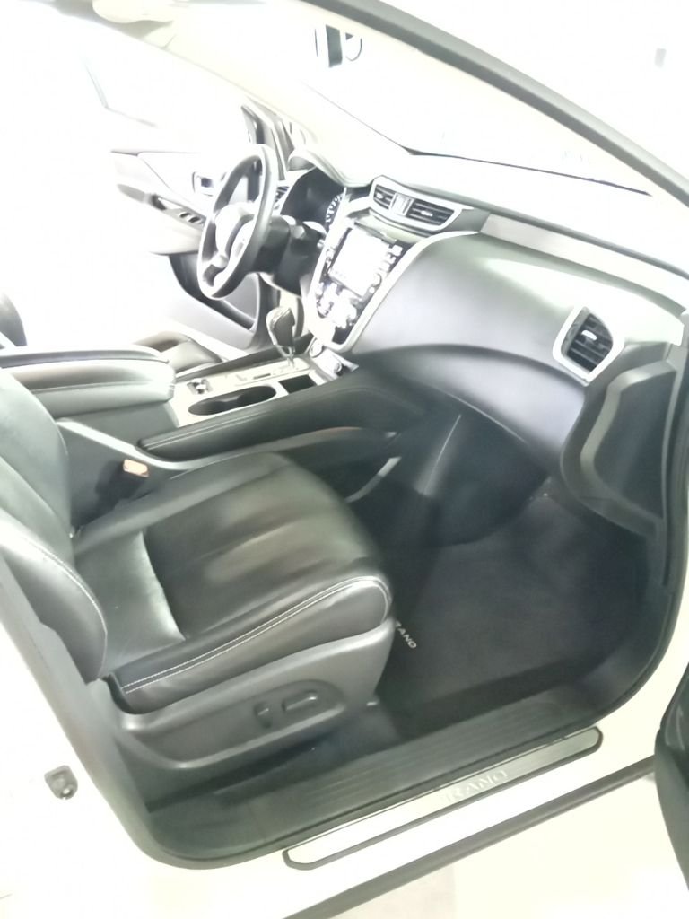 Used 2018 Pearl White Nissan Platinum image 13