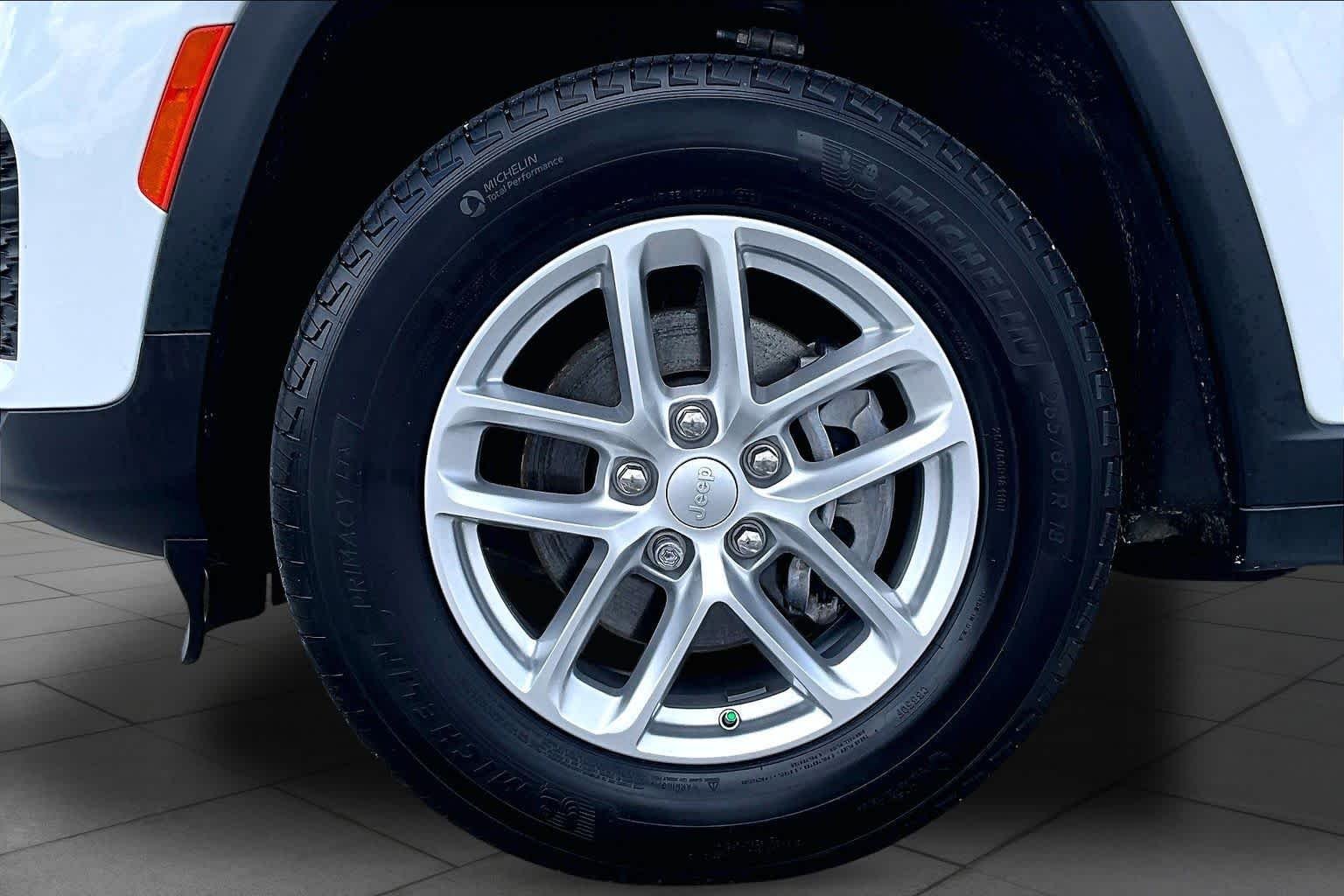 Used 2025 Bright White Clearcoat Jeep Laredo X image 11