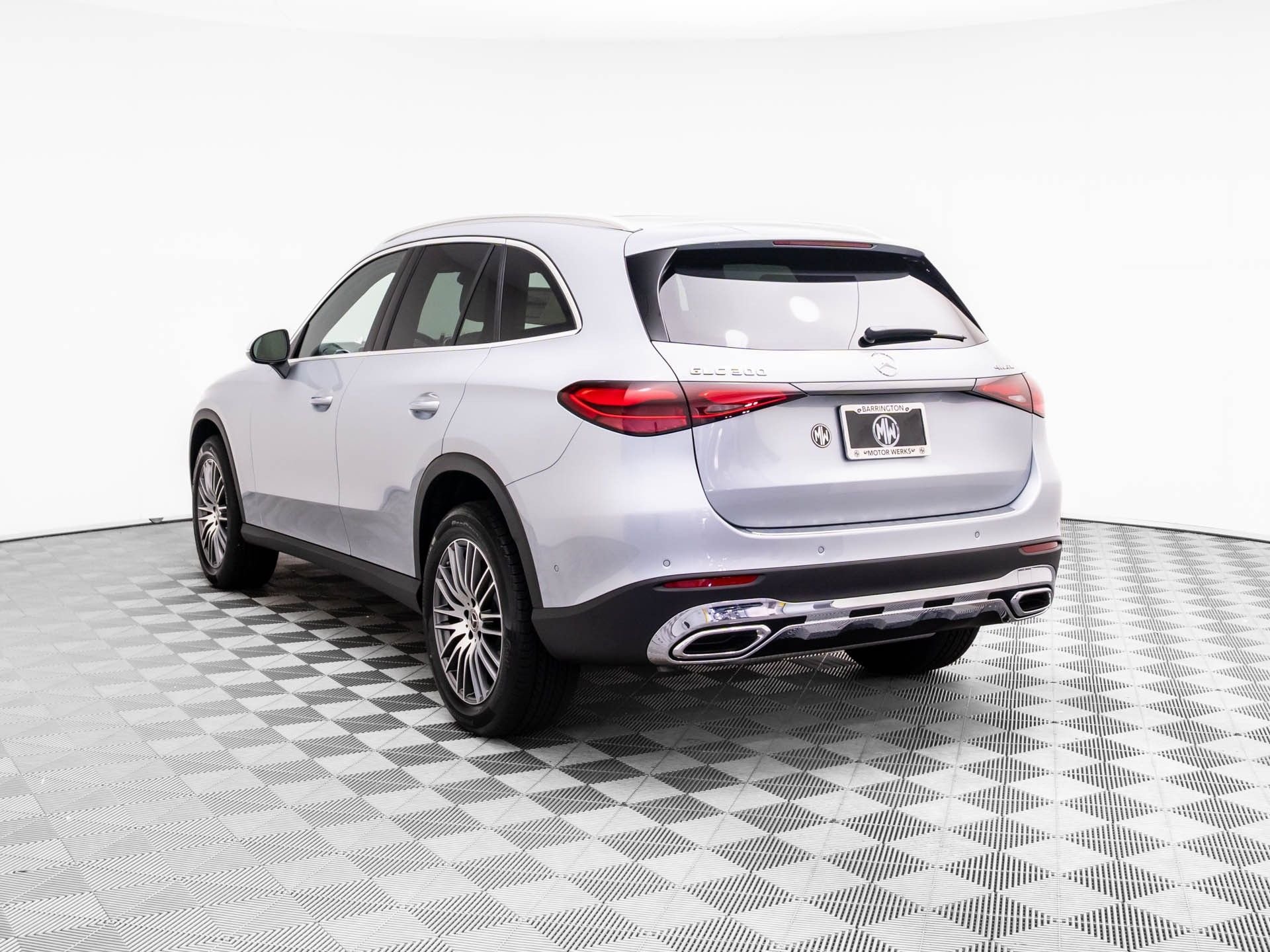 New 2026 Silver Mercedes-Benz GLC 300 image 3